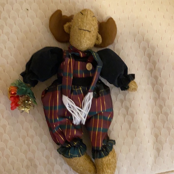 Decorative Seated Christmas Moose 14”long - Picture 3 of 4